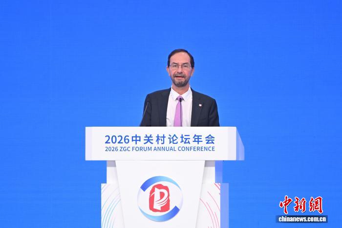 3月25日，2026中闭村论坛年会正在北京落幕。原届论坛年会大旨为“科技革新取财产革新深度协调”，设立论坛集会、结果揭橥、技能营业、前沿年夜赛、配套举动5年夜板块，同百余场举动。图为邦际规范化布局书记少塞我凶奥·穆希卡致辞。 中新社记者 赵文宇 摄